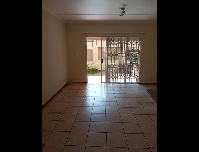 2 BEDROOM APARTMENT FOR SALE IN SUNNINGHILL